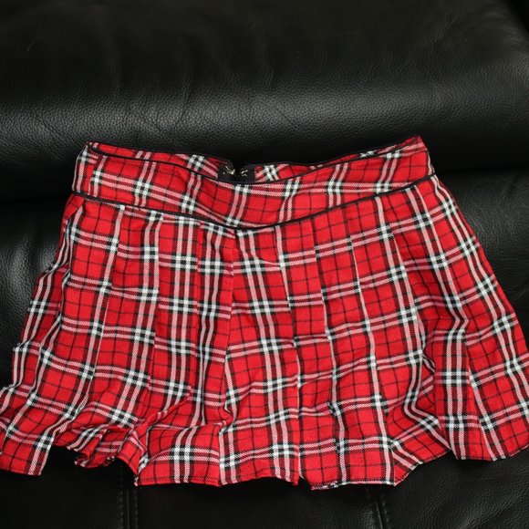 Red Short Kilt - Picture 1 of 3